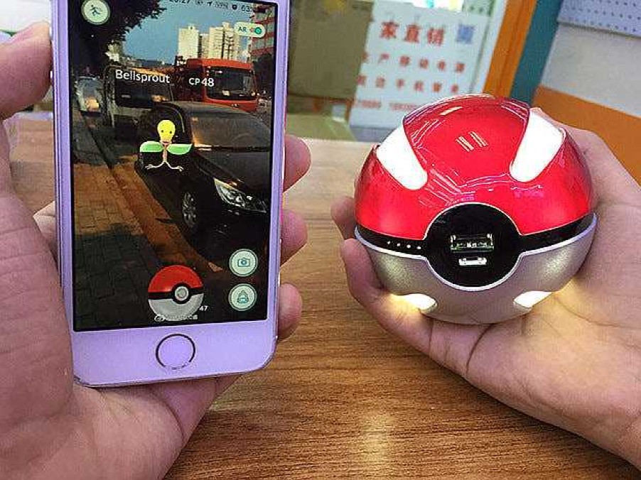 PKM Sonstiges Merchandise | Pokeball 10000Mah Powerbank (Dual Usb, 5V/2.1A)